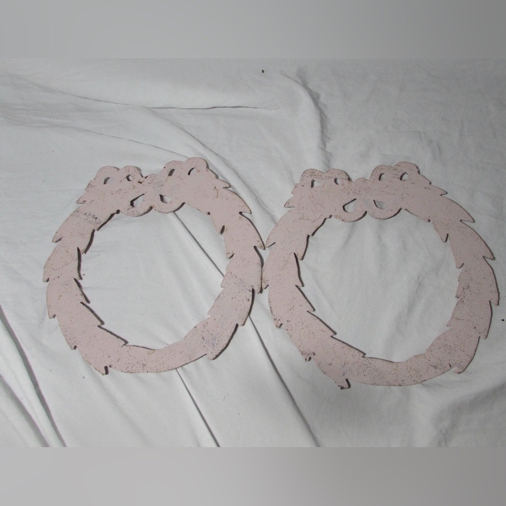 Elegant Pink Cast Iron Leaf Design - Picture 4 of 7